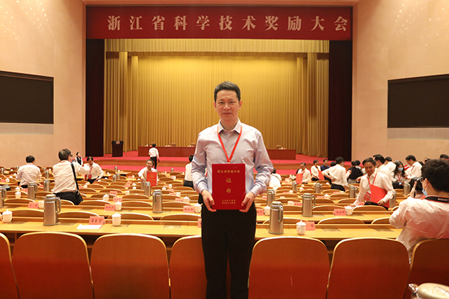 3第六批“省特级专家”陈积明.jpg
