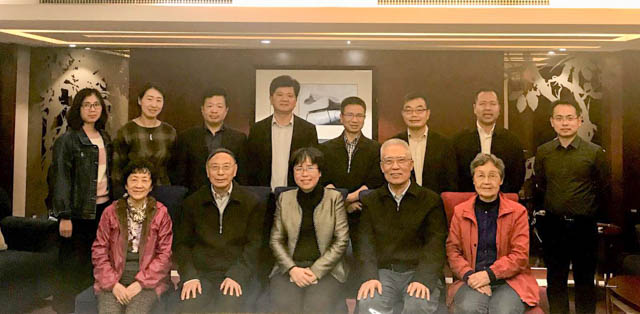 1524469690864083934.jpg 虞晓芬看望都有为、杨应昌等专家.jpg